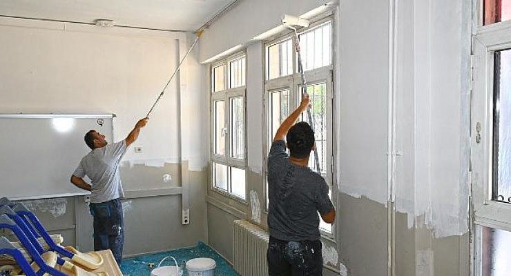 Karabağlar Belediyesi okulları da boyuyor