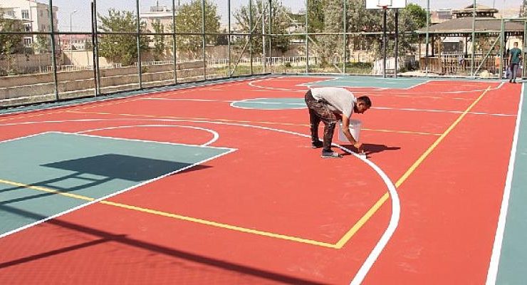 Van Büyükşehir Okul Bahçelerine Spor Sahaları Yapıyor