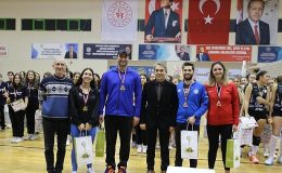 Burhaniye Belediyesi 100. Yıl Cumhuriyet Voleybol Turnuvasının Ödül Töreni Yapıldı