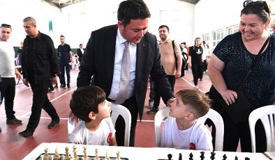 Satranç turnuvasında ilk hamle Başkan Aydın'dan